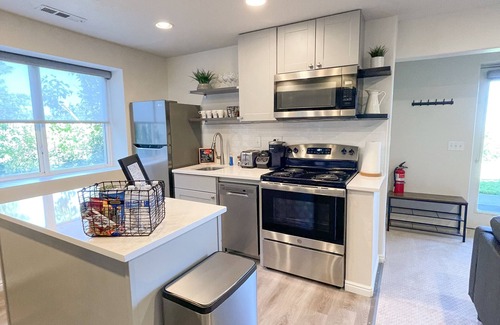 Draper Apartment | Full Above Ground Basement 2 BR 1 B w/Gorgeous Views
