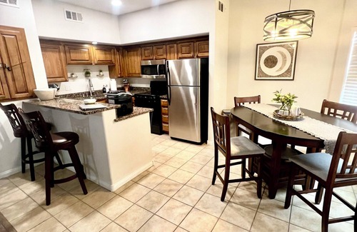 Mesquite Condo | Full amenities in kitchen, bathroom and bedrooms with gym, Pool and Hot Tub
