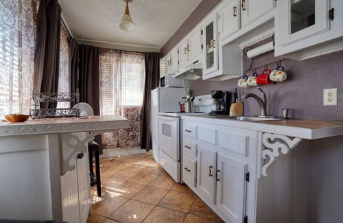 Hot Springs House | Full Apartment in Landmark Building - FlatIron 203