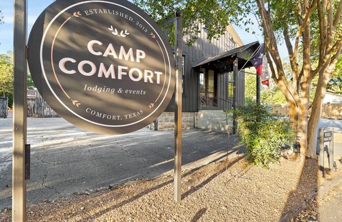 Comfort House | Full Bed with Bathroom, Kitchenette and Mini Fridge