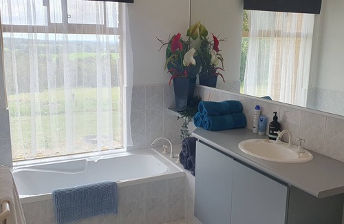 Meelon Bed & Breakfast | Full Breakfast with Family or Friends, on Farm with Pool.