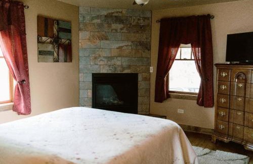 Lake Geneva House | Full Building No Cleaning Fee Everythings Close