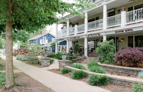 Lake Geneva House | Full Building No Cleaning Fee Everythings Close