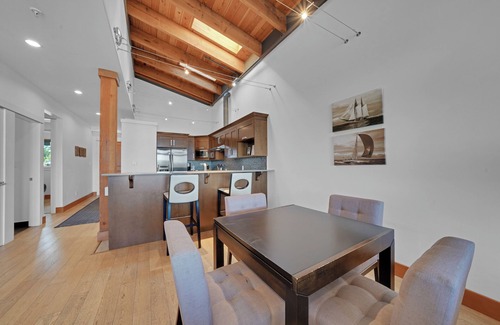 Ganges Condo | Full Condo with King & Queen beds - full kitchens on Salt Spring Island.