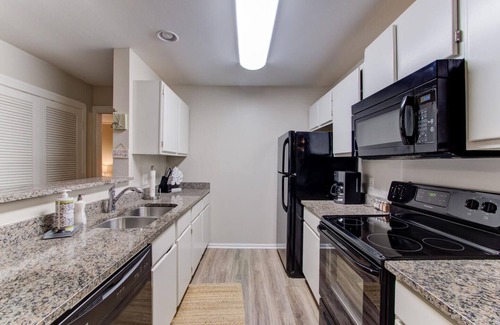 Gulf Shores Condo | Full Condo w/Pool & Gym, Sleeps 4