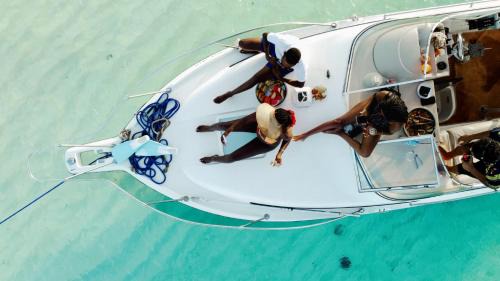 Msasani Peninsula Boat Rental | Full Day Boat Cruise mbudya