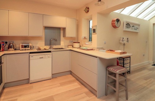 Dartmouth Cottage | Full Deck