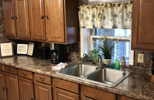 Oak Harbor House | Full Duplex upstairs and downstairs near the shores of Lake Erie