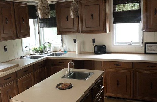 Oak Harbor House | Full Duplex upstairs and downstairs near the shores of Lake Erie