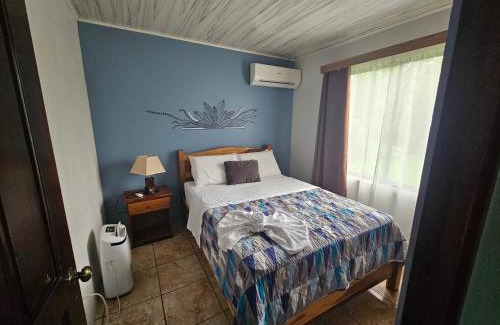 La Fortuna Apartment | Full equipado, WiFi, AC, vista volcán, 1er piso