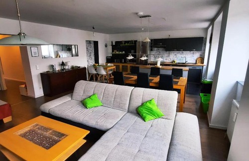 Nauwieser Viertel Apartment | FULL FLAT 3 BEDROOMS SAARBRUCKEN CENTER -11 PEOPLE