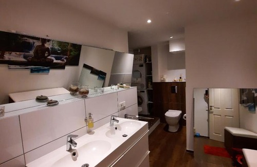 Nauwieser Viertel Apartment | FULL FLAT 3 BEDROOMS SAARBRUCKEN CENTER -11 PEOPLE