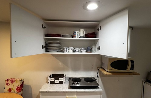 Newmarket House | Full FurnishednFreshly renovated cozy basementn5 minutes to Upper Canada Mall
