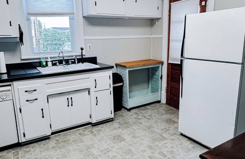 Cumberland House | Full home near C&O! Perfect for bikers or families!