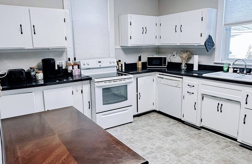 Cumberland House | Full home near C&O! Perfect for bikers or families!