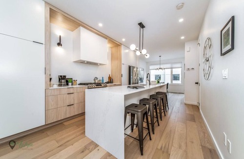 Southwest Edmonton House | Full Home w/Separate BSMT | Sleeps 12| King Beds
