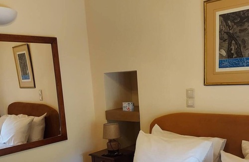 Zarouhla House | Full House - Aroania suites