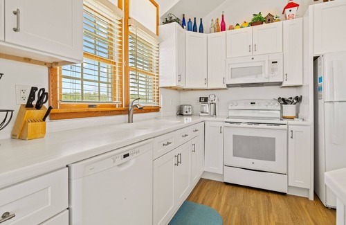 Pine Island House | Full House: Large Private Pool, Hot Tub, Dog-friendly