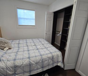 Regina Apartment | Full House - Main Floor