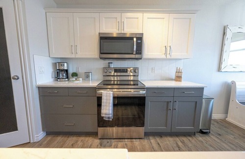 Grande Prairie House | Full House with AC | BBQ | Free WiFi | Smart TVs