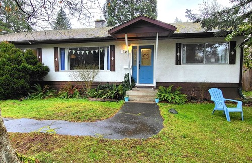 Courtenay House | Full House with Hot Tub and Private Yard close to parks and downtown.