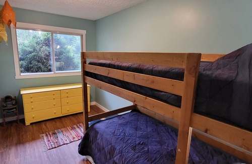 Courtenay House | Full House with Hot Tub and Private Yard close to parks and downtown.