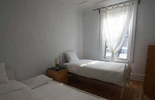 Longue-Pointe Apartment | Full house with hot tub and garden / patio next to Olympic Stadium