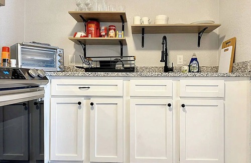 Central Oklahoma City House | Full-Kitchen 2 Bedroom House | 9 Mins to OKC State Fair #41A