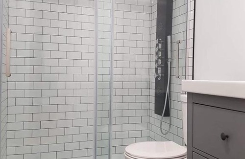 Mile End House | Full Kitchen \ Pet Friendly \ Room B