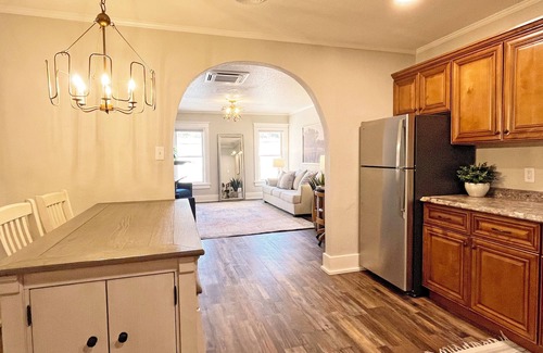 Hot Springs Apartment | Full Kitchen/Spacious Living Room/Walk to Mineral Springs and Restaurants