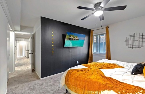 Towson Apartment | Full Kitchen-W/D-King-A/C-Parking-Self Check-In