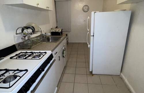 Queens Apartment | FULL LARGE BD apt with a 5min walk to HOLLIS train station and walk to D b/STOP