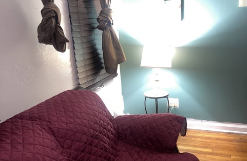 Queens Apartment | FULL LARGE BD apt with a 5min walk to HOLLIS train station and walk to D b/STOP