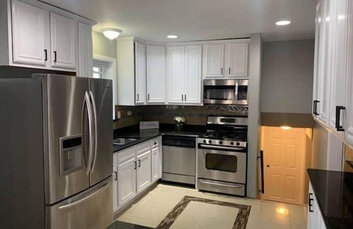 Skokie House | Full Modern House Near Downtown Chicago