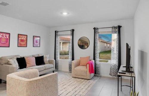 Ferris House | Full new built house, 20 minutes to Dallas