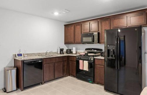 Ferris House | Full new built house, 20 minutes to Dallas