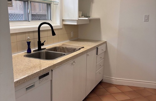 Fallingbrook House | Full Privacy, Free parking, 24/7 check-in possible