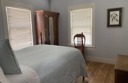 Glen Rose Hotel | Full Room Riverside Getaway in Historic Glen Rose
