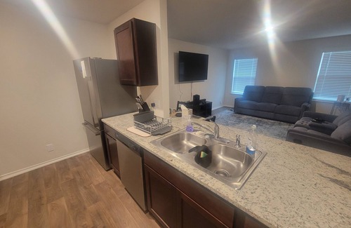 Medina Valley House | Full Size Private room with Private Bathroom