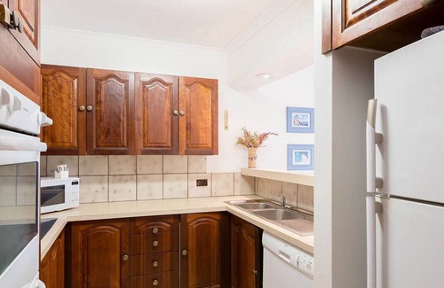 Byron Bay Apartment | Fuller Holidays - Beachfront Unit in Town with Pool