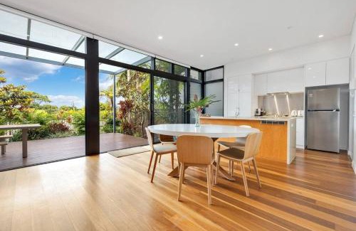 Byron Bay Apartment | Fuller Holidays - Kiah 8 - Belongil Beach Byron Town with Pool