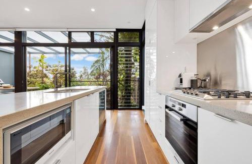 Byron Bay Apartment | Fuller Holidays - Kiah 8 - Belongil Beach Byron Town with Pool