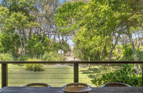 Suffolk Park House | Fuller Holidays - Tuckeroo Beach House, Beachfront Suffolk Park