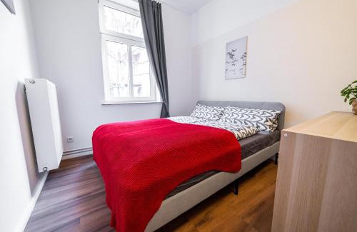 Halle Apartment | FullHouse - Halle - NH14 - Daylight Bathroom - 3 Bedrooms