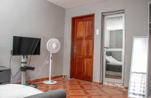 Freetown House | Fully Aircondition 3Bed Villa- A c- WiFi- Hotwater