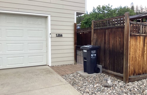 Okanagan-Similkameen House | Fully appointed 2 bedroom carriage house in beautiful Penticton!