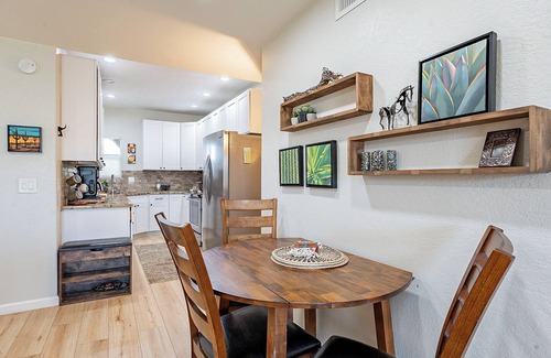 Tucson Condo | Fully Appointed Upper Floor Condo with Mountain-Canyon-Pool-Golf Course Views