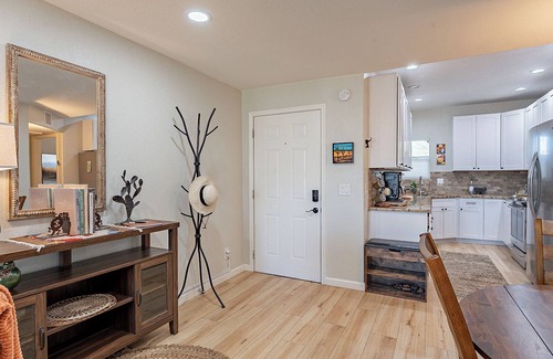 Tucson Condo | Fully Appointed Upper Floor Condo with Mountain-Canyon-Pool-Golf Course Views