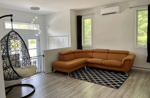 Sainte-Agathe-des-Monts House | Fully Equipped Modern Cottage with Hot Tub in the Heart of the Laurentians