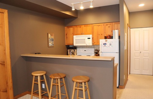 Silver Star Mountain Apartment | Fully Equipped Studio Right at Chairlift! An amazing Ski In/Out Location!